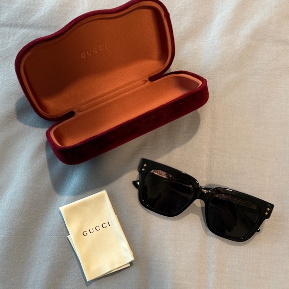 Authentic Gucci Black Sunglasses with Velvet Case - Picture 1 of 7